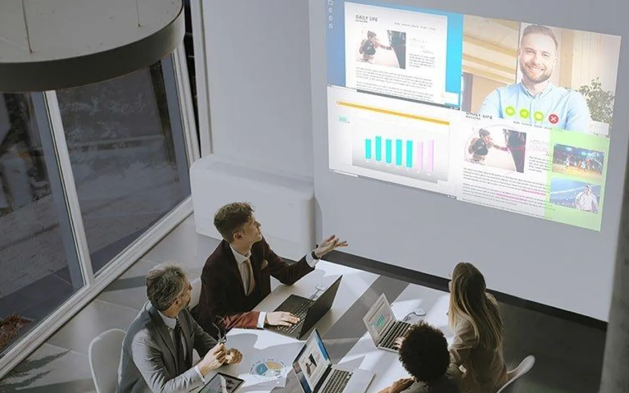 EB-L530U Projector