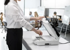 Scanner à plat compact WorkForce DS-1730 pour les petites entreprises et les bureaux à domicile.